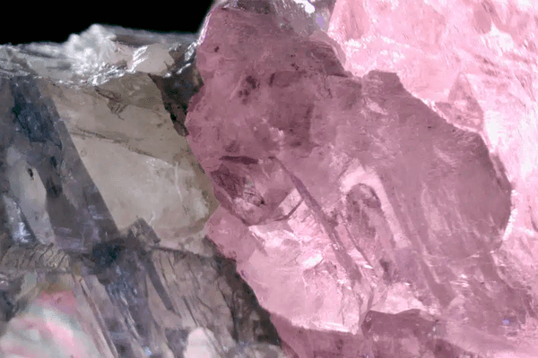a-374-carat-natural-diamond-from-botswanas-karowe-mine-credit-wanling-tan-gemological-institute-of-america.jpg